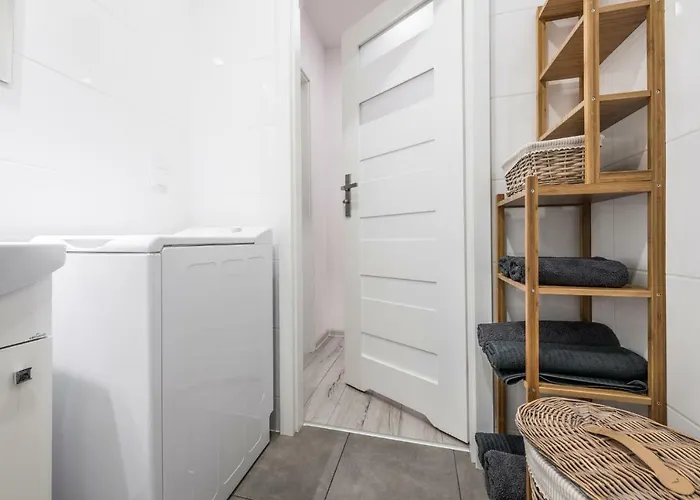 1 Maja 94 Free Parking, Free Wifi, Self Check-in Apartment *